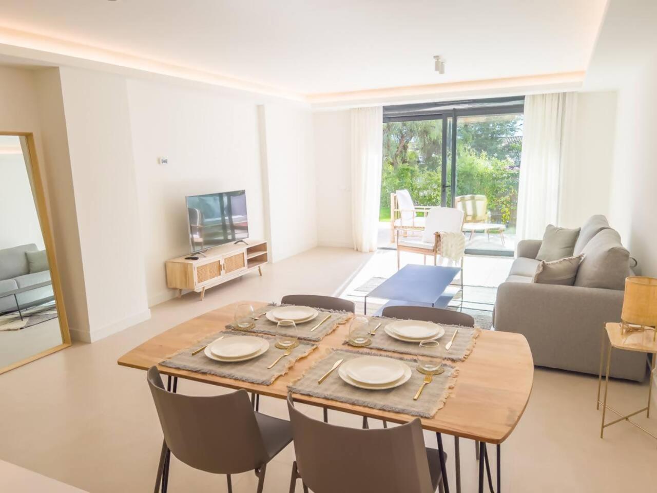 Bajo Con Jardin En La Milla De Oro Appartement
